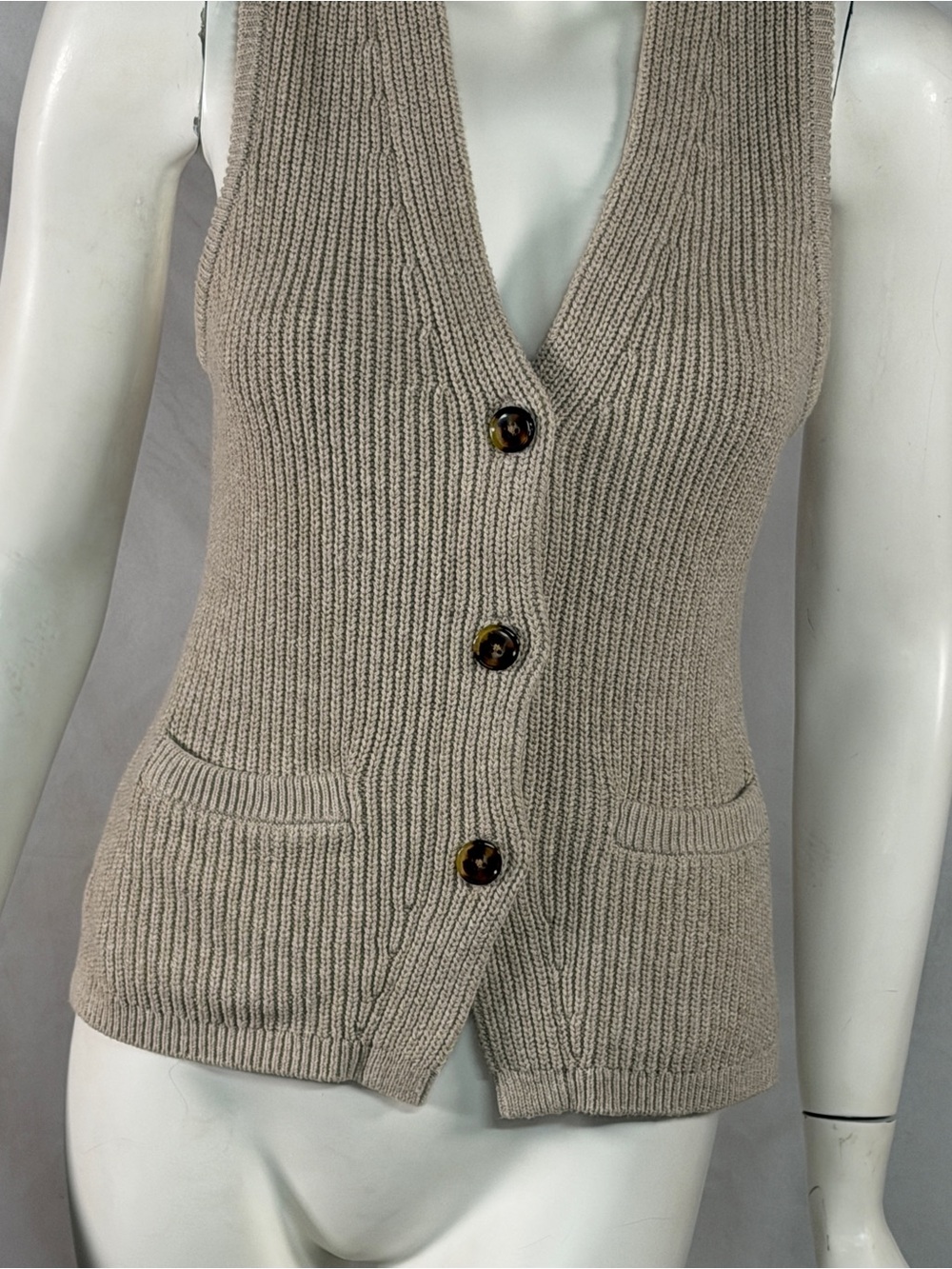 Sleeveless Ribbed V-Neck Button Vest - Picture 4 of 11